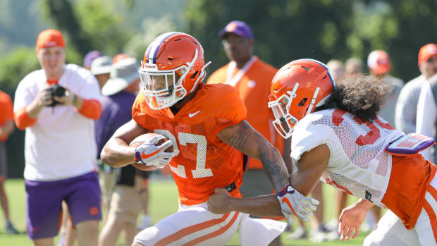 ClemsonFB OP3-64